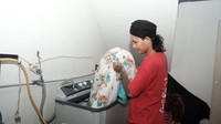Nama usaha laundry di Tasawuf Underground adalah Punk Resik. 