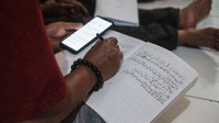 Ia mengungkapkan, kini santrinya sudah mahir membaca Al-Quran.