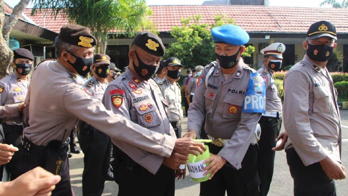 Celengan Ramadhan Polisi Kota Kediri Bantu Sesama