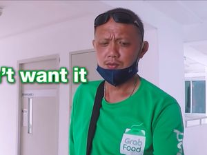 Dikasih Tip Hampir Rp 11 Juta Saat Antar Makanan, Driver Ojol Ini Terharu