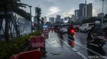Duh Pembatas Jalur Sepeda di Jalan Sudirman Berantakan