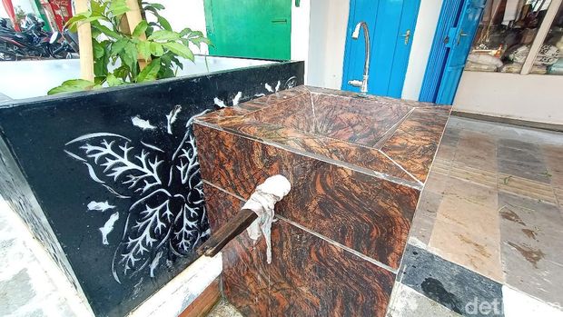 Fasum hilang di Kudus City Walk