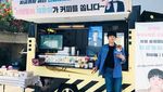 Pose Keren Gong Myung Saat di Depan Food Truck hingga Nongkrong di Resto