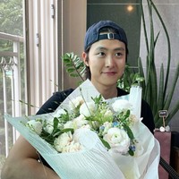 Gong Myung bahkan menjadi peserta program televisi ‘Law of the Jungle’ episode kota Manado, bersama Jin BTS. Terbaru, ia akan membintangi drama Korea Hong Chun Gi tahun ini. Foto: dok. Instagram 0myoung_0526