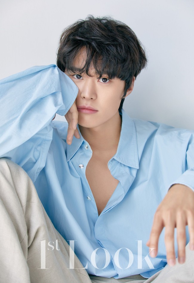 Gong Myung lebih dulu mengikuti audisi ‘Actor’s League’ yang diadakan Fantagio Entertainment. Setelah menjalani masa trainee selama dua tahun, Gong Myung memulai debut aktingnya lewat web drama After School: Lucky or Not. Foto: dok. 1st Look