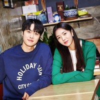 Sebelumnya, Gong Myung dan Chae Soo Bin telah dipasangkan dalam video klip Kyuhyun yang bertajuk ‘Moving On’. Melihat chemistry keduanya, penggemar pun berharap mereka akan dipasangkan dalam drama Korea. Foto: dok. SM Entertainment