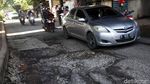 Hati-hati! Jalan I Gusti Ngurah Rai Bekasi Rusak