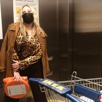 Model 28 tahun ini mengungkap kalau ayahnya, aktor David Hasselhoff, mendukung pilihan kariernya. Hal itulah yang membuatnya percaya diri menampilkan tubuhnya yang tidak seperti model kebanyakan. Foto: Instagram/@hhasselhoff