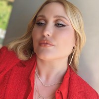 Ia pun kerap mengunggah foto seksi di Instagram dan berbagi momen kepada 103 ribu follower-nya. Foto: Instagram/@hhasselhoff