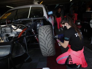 3 Tips Perawatan Mobil Gampil untuk Para Perempuan