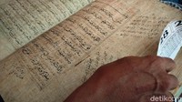 Meski begitu tulisan tangan yang ada pada Alquran masih tampak bagus dan terlihat jelas. Pada sampul Alquran itu juga terlihat penulis dan tahun pembuatannya. Alquran tersebut ditulis oleh KH TB Latifudin pada tahun 1658 di Pagaraji, Maja, Majalengka. 