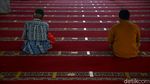 Khusyuk Beribadah di Masjid Bersejarah Al-Makmur Tanah Abang