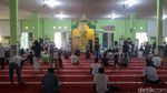 Khusyuk Beribadah di Masjid Bersejarah Al-Makmur Tanah Abang