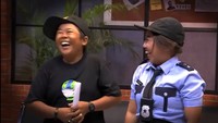 Ia menjadi perbincangan karena kemiripan wajahnya dengan komedian Adul. Keduanya pun dipertemukan dalam program acara yang dibintangi oleh Kiky, kemarin (13/4). Foto: Instagram @kikysaputrii
