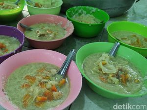 Bubur India Disajikan Lagi untuk Buka Puasa di Masjid Jami Pekojan Semarang