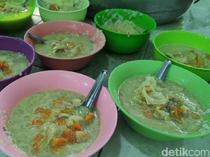 Bubur India Disajikan Lagi untuk Buka Puasa di Masjid Jami Pekojan Semarang