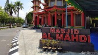 Mahdi mengaku sunat dilakukan setelah SD menuju SMP. Ketika itu sempat mengelabui orang tua dengan dalih menjadi utusan dari sekolah untuk main basket di luar kota dan harus menginap.