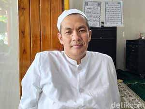 Lebih Dekat dengan Ustaz Mualaf di Masjid Mirip Kelenteng