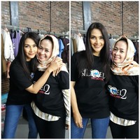 Karakter Munaroh akrab dengan Zaenab yang diperankan oleh Maudy Koesnaedi. Dalam foto ini, Maryati yang mengenakan hijab pashmina hitam berselfie ria dengan Maudy. Foto: dok. Instagram @maryati.tohirr.