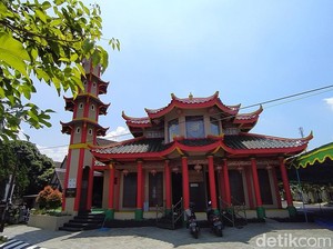 Berkenalan dengan Ustaz Mualaf di Balik Masjid Mirip Kelenteng Magelang