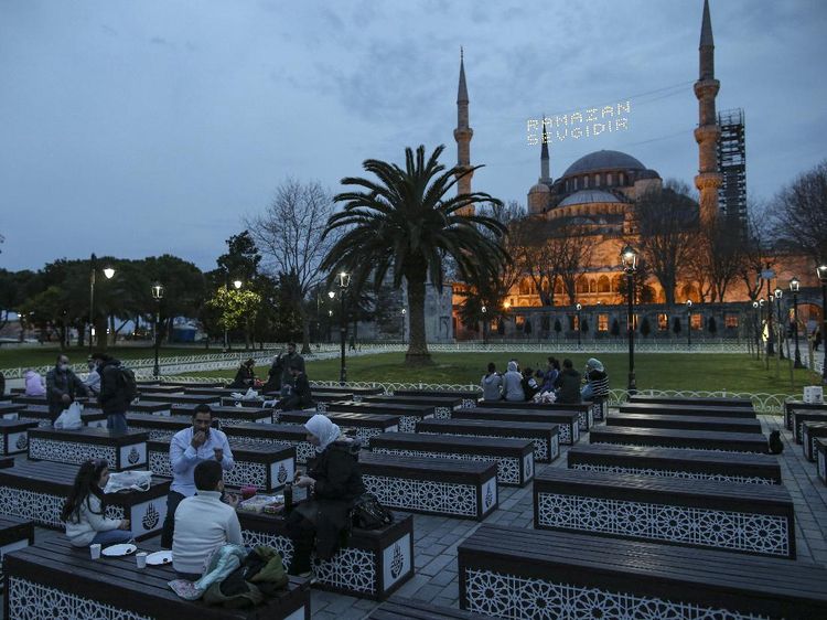 Masjid Biru-Hagia Sophia Jadi Spot Ngabuburit Favorit di Turki