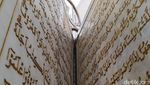 Melihat Mushaf Alquran dari Marmer di Masjid Al Muhtaram Kajen