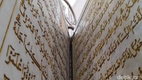 Saat ini, untuk pembuatan satu lembaran Alquran marmer diperkirakan Nur Hidayat, mencapai Rp 2,5 juta. Dari 30 Juzz, baru selesai 12 Juzz.