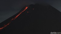 Berdasarkan pengamatan BPPTKG, pada 13 April 2021 pukul 18.00 WIB hingga 14 April 2021 pukul 06.00 WIB, Gunung Merapi mengeluarkan lava pijar sebanyak 15 kali.