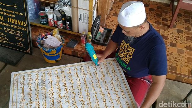 Mushaf A-Qur'an dari marmer