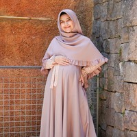 Nadya Mustika Rahayu menjadi sorotan karena telah berhasil melahirkan putra pertamanya dalam keadaan masih positif terinfeksi virus Corona. Persalinannya itu juga berlangsung secara normal. Foto: Instagram/@nadyamustikarahayu