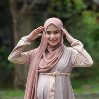 Tepat pada Selasa (13/4/2021) Nadya Mustika Rahayu baru saja melahirkan anak pertamanya dengan Rizki DA melalui persalinan normal. Bayi berjenis kelamin laki-laki itu dinamai Baihaqqi Syaki Ramadhan. Foto: Instagram/@nadyamustikarahayu