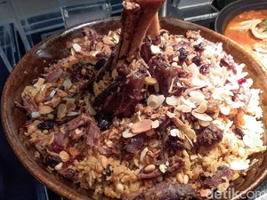 Buka Puasa dengan Nasi Mandi yang Pulen Berempah di Restoran Ini