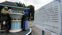 Saat cuaca cerah, paku pada jam istiwak akan membuat bayangan yang jatuh pada angka tertentu. Angka itulah yang yang menunjukkan waktu zuhur.  
