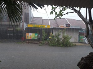Banjir Terjadi di Bekasi Usai Hujan Es Mengguyur