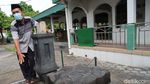 Potret Jam Bancet di Masjid Bantul Sebagai Penanda Salat