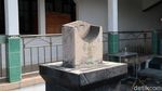 Potret Jam Bancet di Masjid Bantul Sebagai Penanda Salat