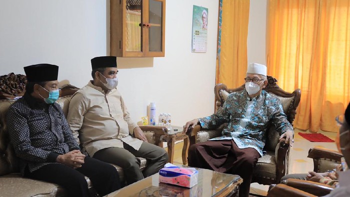 Sekjen Gerindra Ahmad Muzani (kiri) bertemu dengan Rais Aam PBNU Miftakhul Akhyar (kanan)/Dok Gerindra
