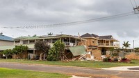 Biro Meteorologi mengatakan topan itu adalah badai kategori dua pertama, yang menghantam kota pesisir Geraldton sejak 1956.  