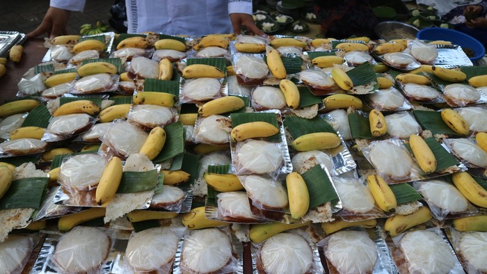 Hanya Ada Saat Ramadan Ini Intip Ketan Di Masjid Sunan Kudus