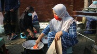 Semua tamu yang hadir dalam acara tersebut mendapatkan kesempatan untuk mencoba semua sajian hidangan khas yang disediakan oleh panitia. Foto: birojateng