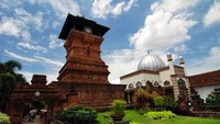 Tradisi rutin tahunan untuk menyambut ramadan diadakan di Kompleks Masjid, Menara dan Makam Sunan Kudus. Foto: birojateng