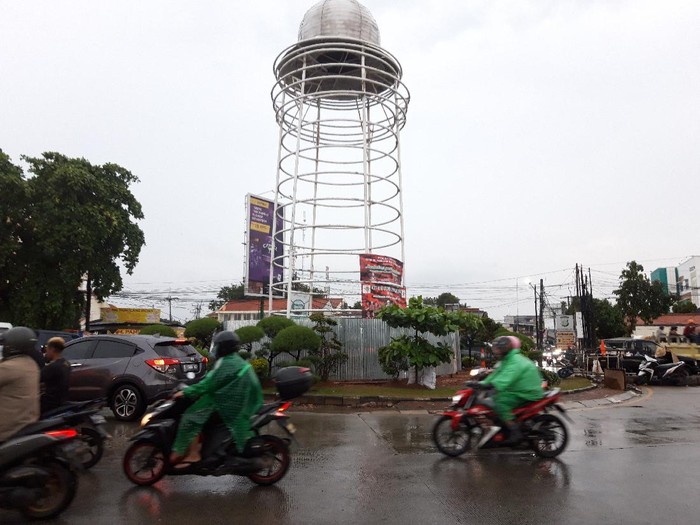 Tugu di Pamulang yang viral ditutupi seng (Rakha-detikcom)