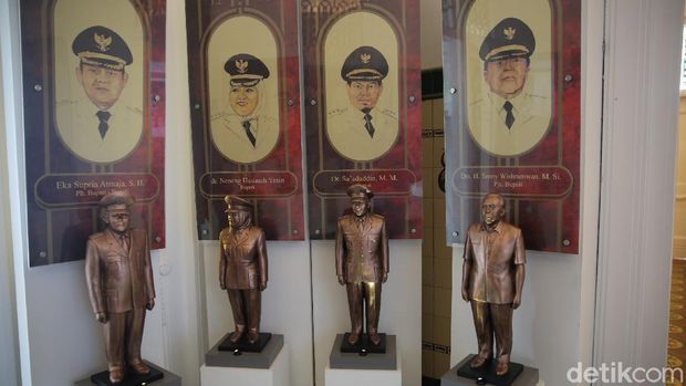 Warga mengunjungi Museum Bekasi di Tambun, Kabupaten Bekasi, Jawa Barat, Rabu (14/4/2021).