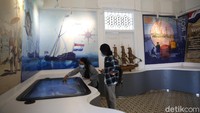 Bagi pengunjung yang hendak masuk ke dalam museum Gedung Juang akan dibatasi, hanya 20 orang saja.  