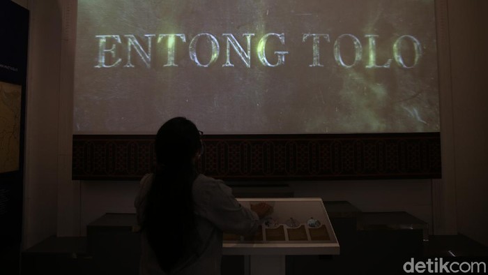 Warga mengunjungi Museum Bekasi di Tambun, Kabupaten Bekasi, Jawa Barat, Rabu (14/4/2021).