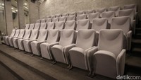 Untuk dilantai dua Museum Gedung Juang, terdampat studion bioskop mini untuk menerangkan sejarah Gedung Juang maupun Kabupaten Bekasi.  