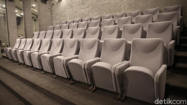 Untuk dilantai dua Museum Gedung Juang, terdampat studion bioskop mini untuk menerangkan sejarah Gedung Juang maupun Kabupaten Bekasi. Â Untuk dilantai dua Museum Gedung Juang, terdampat studion bioskop mini untuk menerangkan sejarah Gedung Juang maupun Kabupaten Bekasi. Â