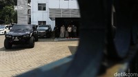 Secara teknis, rantis Maung mengusung mesin turbo diesel 4 silinder, 2.400 cc, 6-speed. 