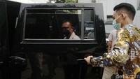 Rantis yang dikendarai Sufmi Dasco ini menggunakan sistem penggerak 4x4, sehingga bisa diandalkan di berbagai jenis medan.
