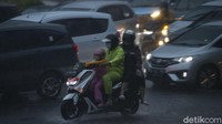 Badan Penanggulangan Bencana Daerah (BPBD) DKI Jakarta mengeluarkan peringatan cuaca ekstrem akibat munculnya potensi bibit siklon tropis 94W. 